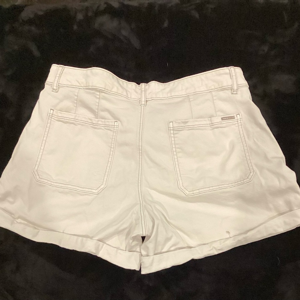 White House Black Market Cream High Waist Shorts - Picture 4 of 5